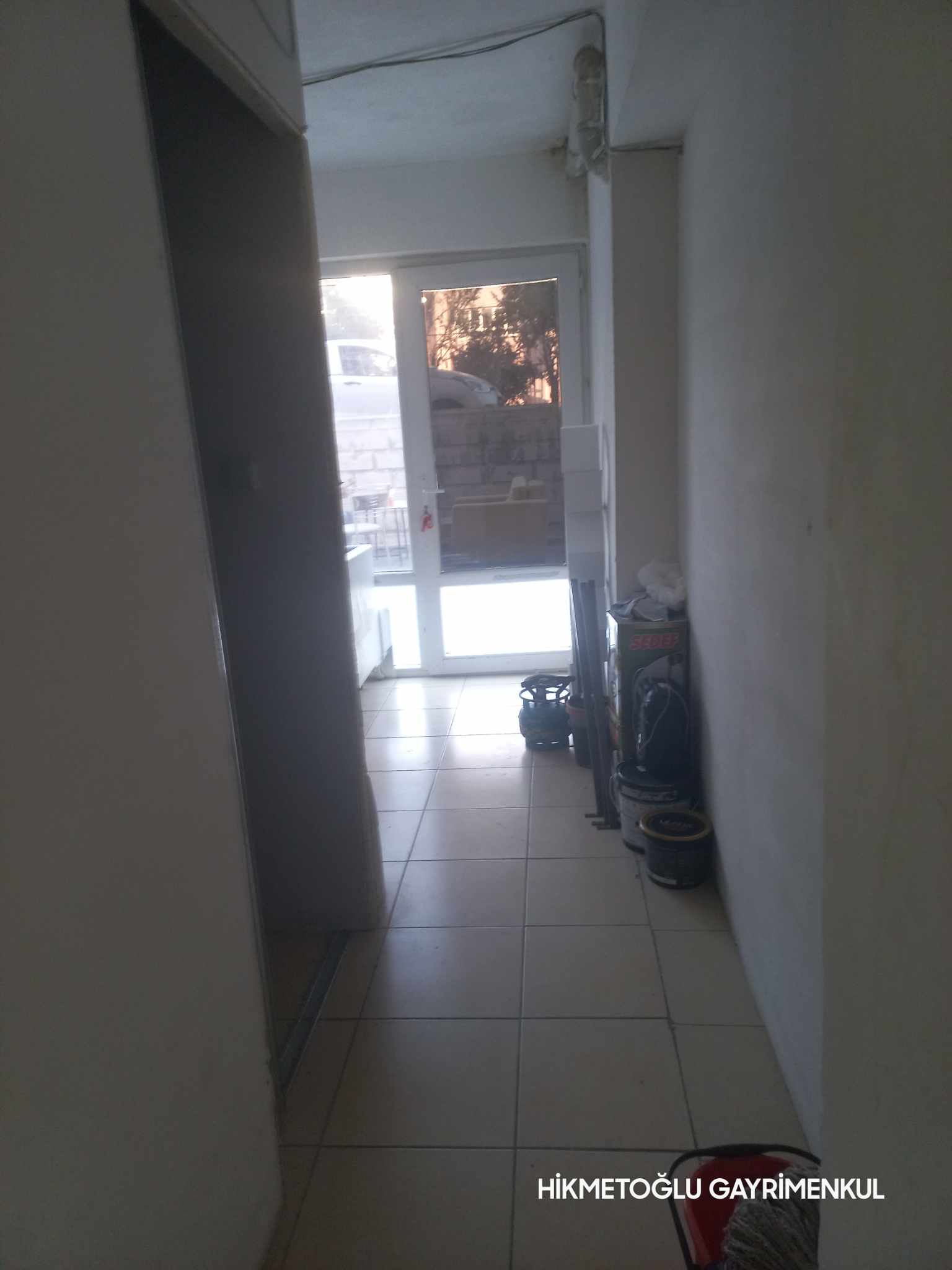 KARAHASANLI  MAHALLESİNDE SATILIK İŞYERLERİ 