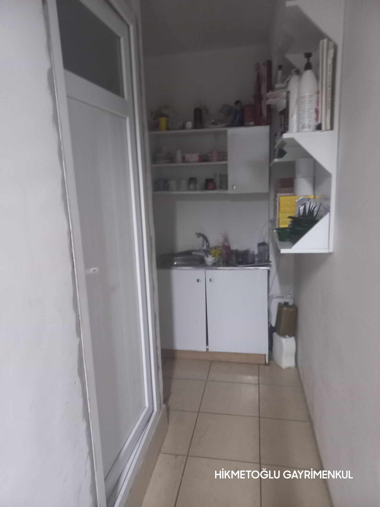 KARAHASANLI  MAHALLESİNDE SATILIK İŞYERLERİ 