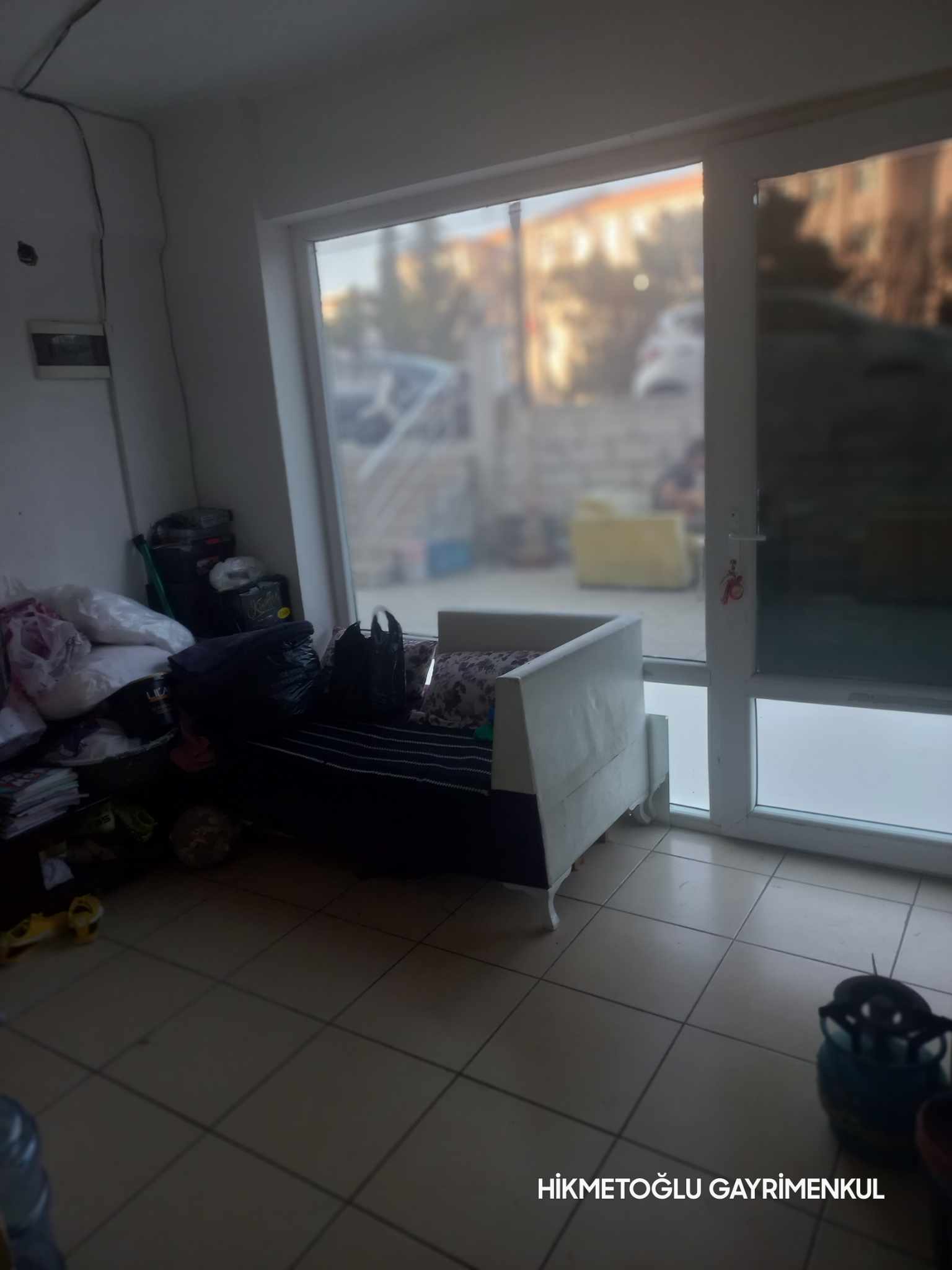 KARAHASANLI  MAHALLESİNDE SATILIK İŞYERLERİ 