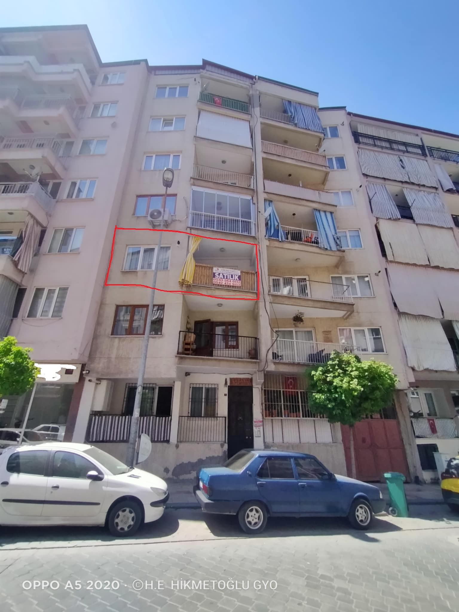 HACIKAPLANLAR MAH. BARIŞ CADDESİNDE SATILIK DAİRE 
