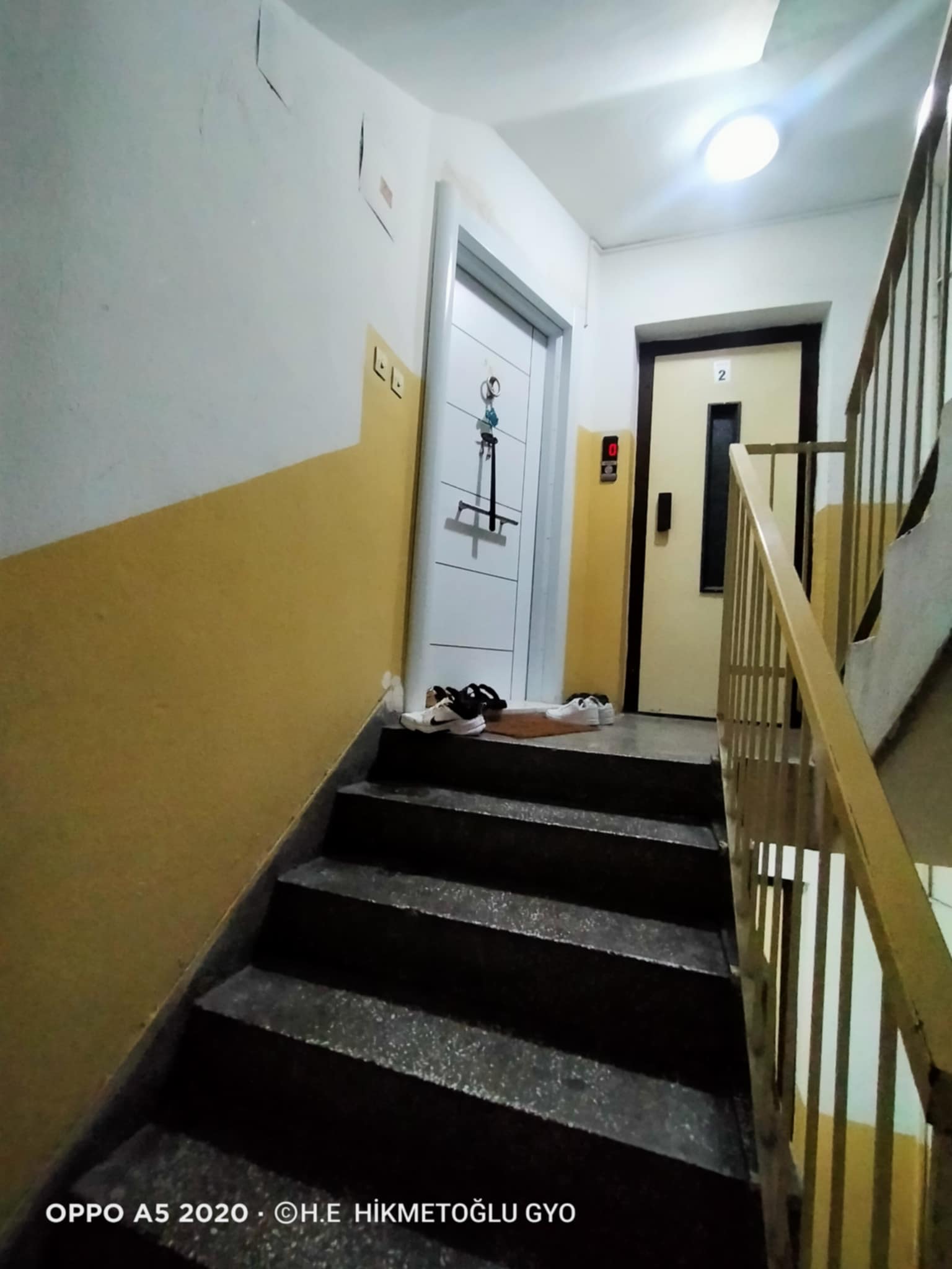 HACIKAPLANLAR MAH. BARIŞ CADDESİNDE SATILIK DAİRE 