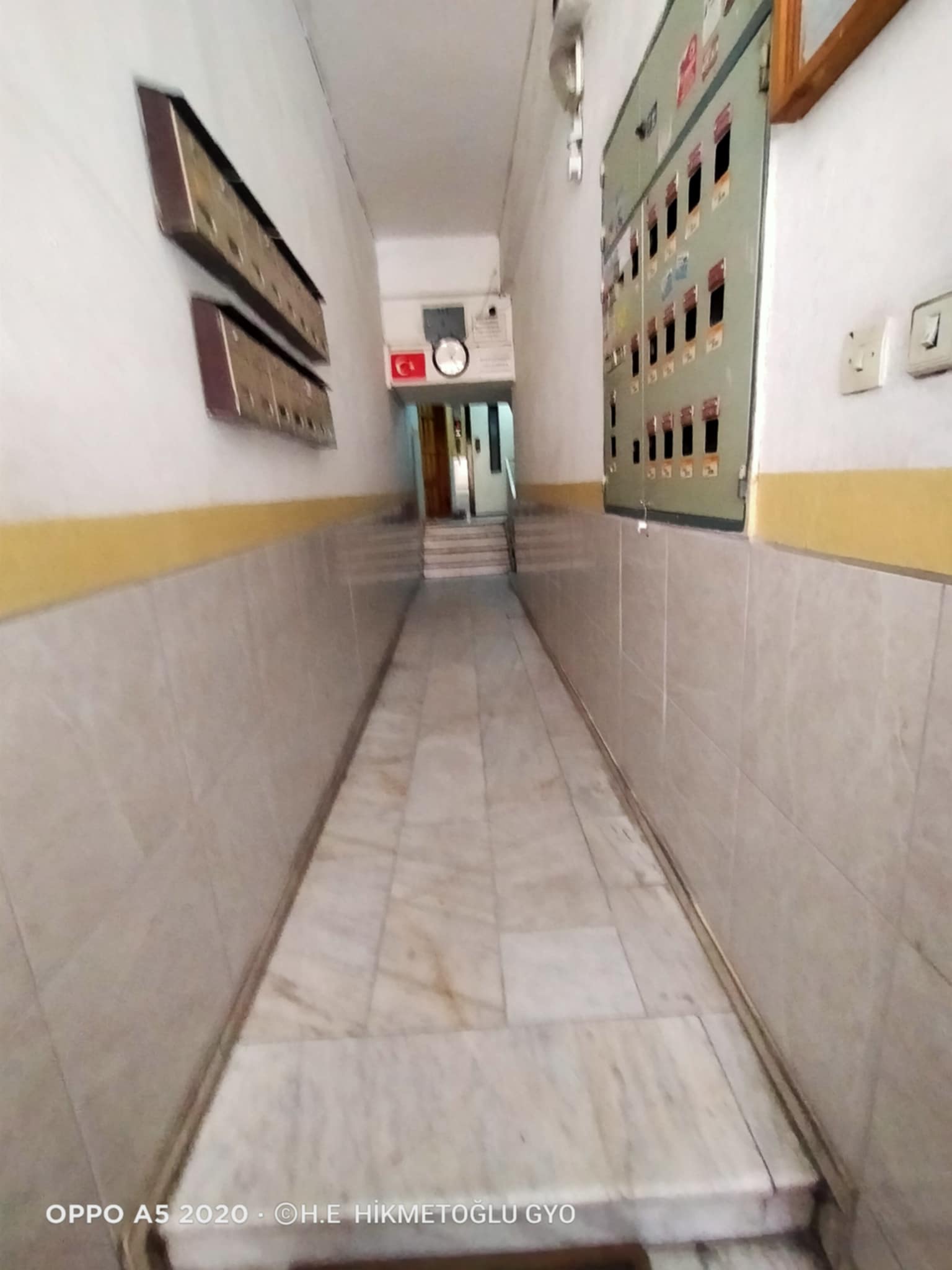 HACIKAPLANLAR MAH. BARIŞ CADDESİNDE SATILIK DAİRE 