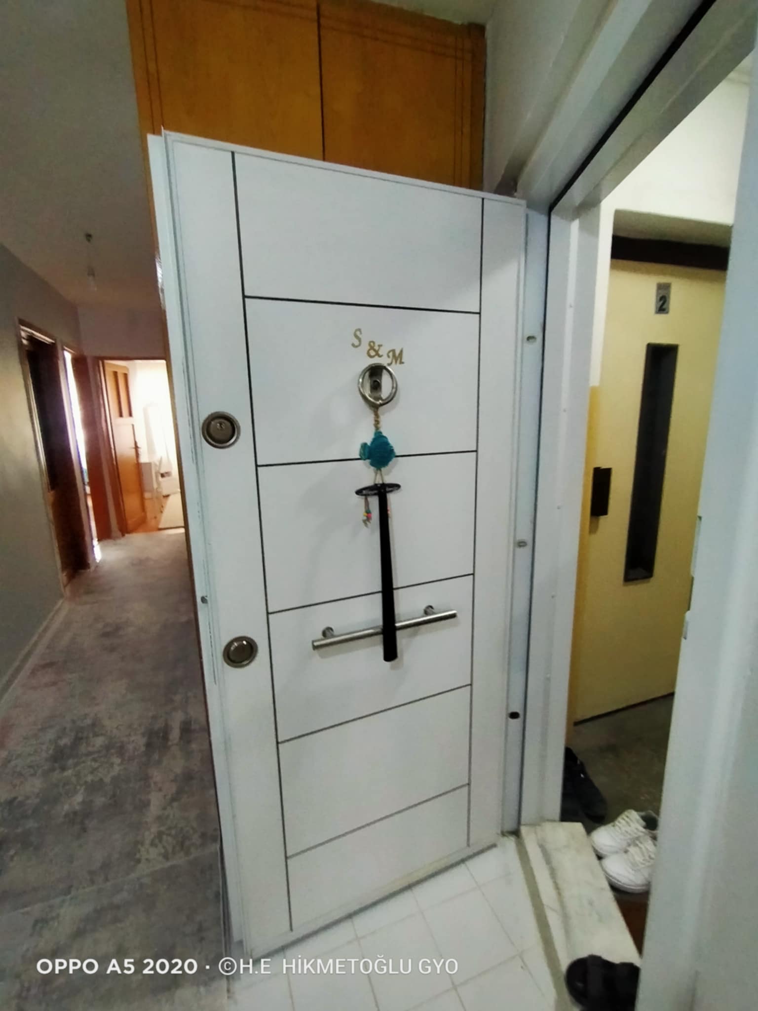 HACIKAPLANLAR MAH. BARIŞ CADDESİNDE SATILIK DAİRE 