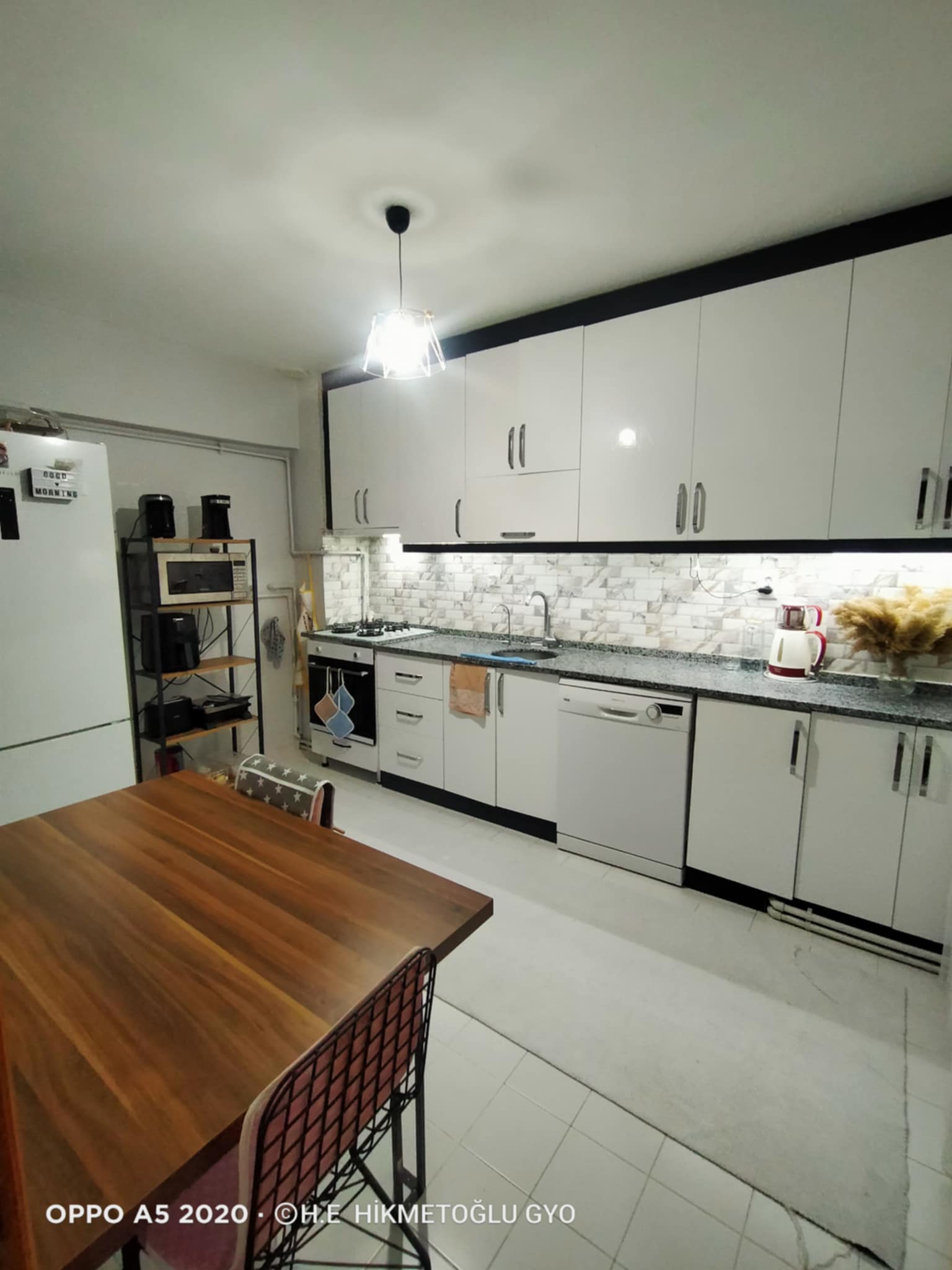 HACIKAPLANLAR MAH. BARIŞ CADDESİNDE SATILIK DAİRE 