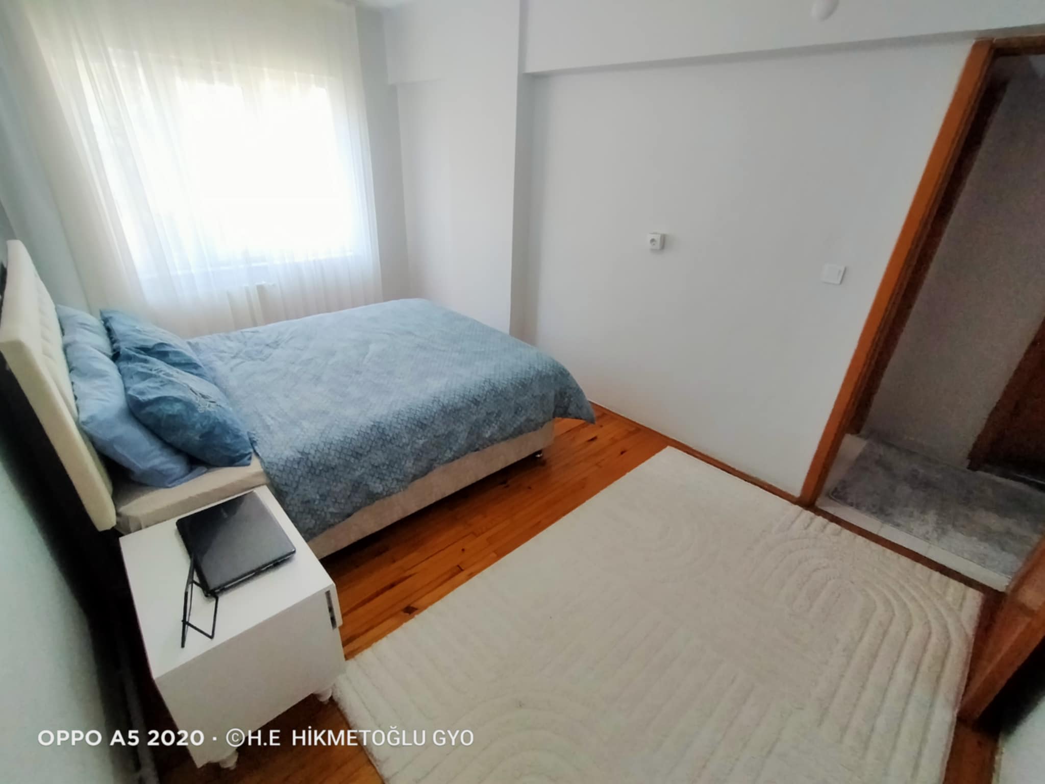 HACIKAPLANLAR MAH. BARIŞ CADDESİNDE SATILIK DAİRE 