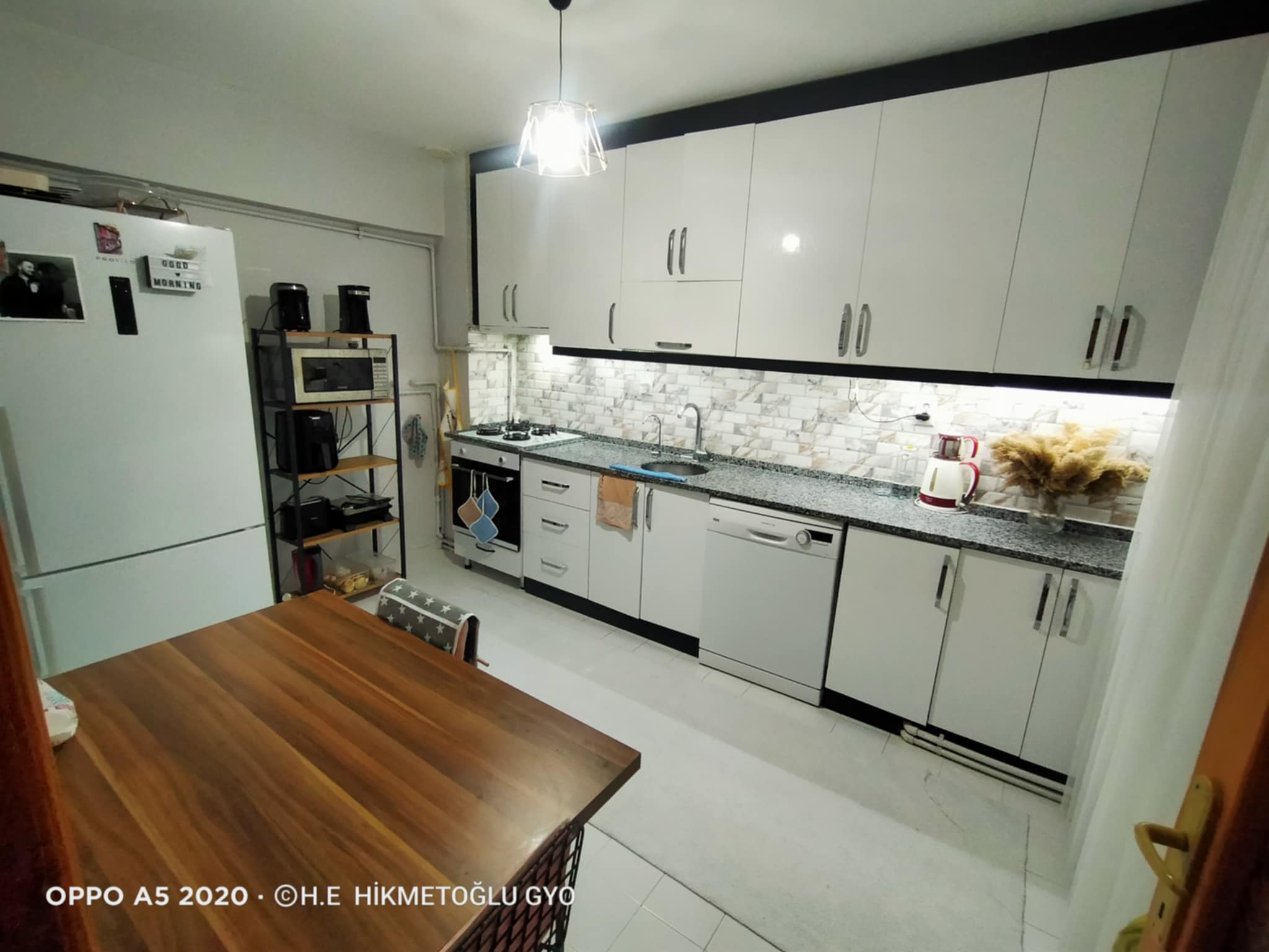 HACIKAPLANLAR MAH. BARIŞ CADDESİNDE SATILIK DAİRE 