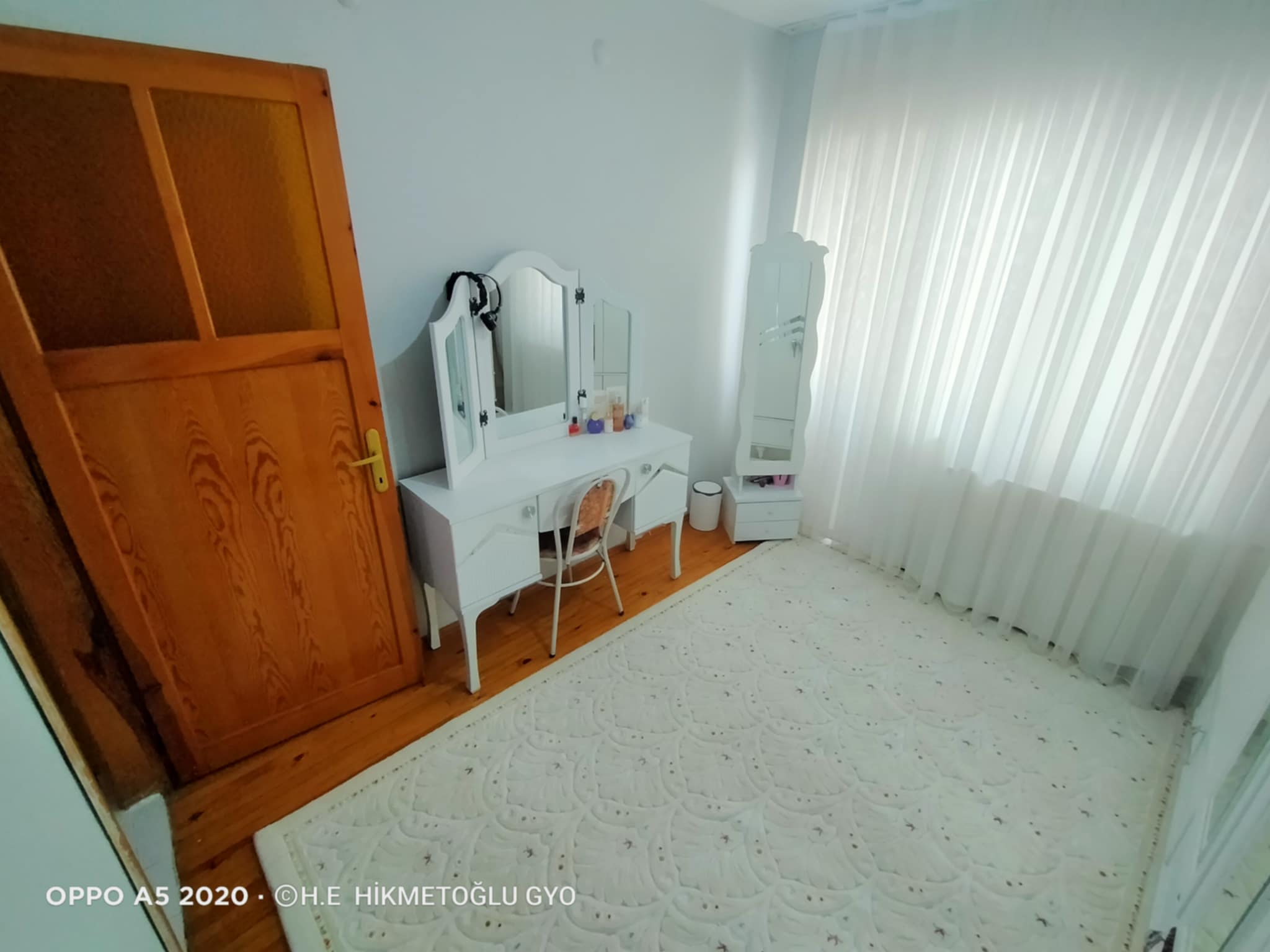 HACIKAPLANLAR MAH. BARIŞ CADDESİNDE SATILIK DAİRE 