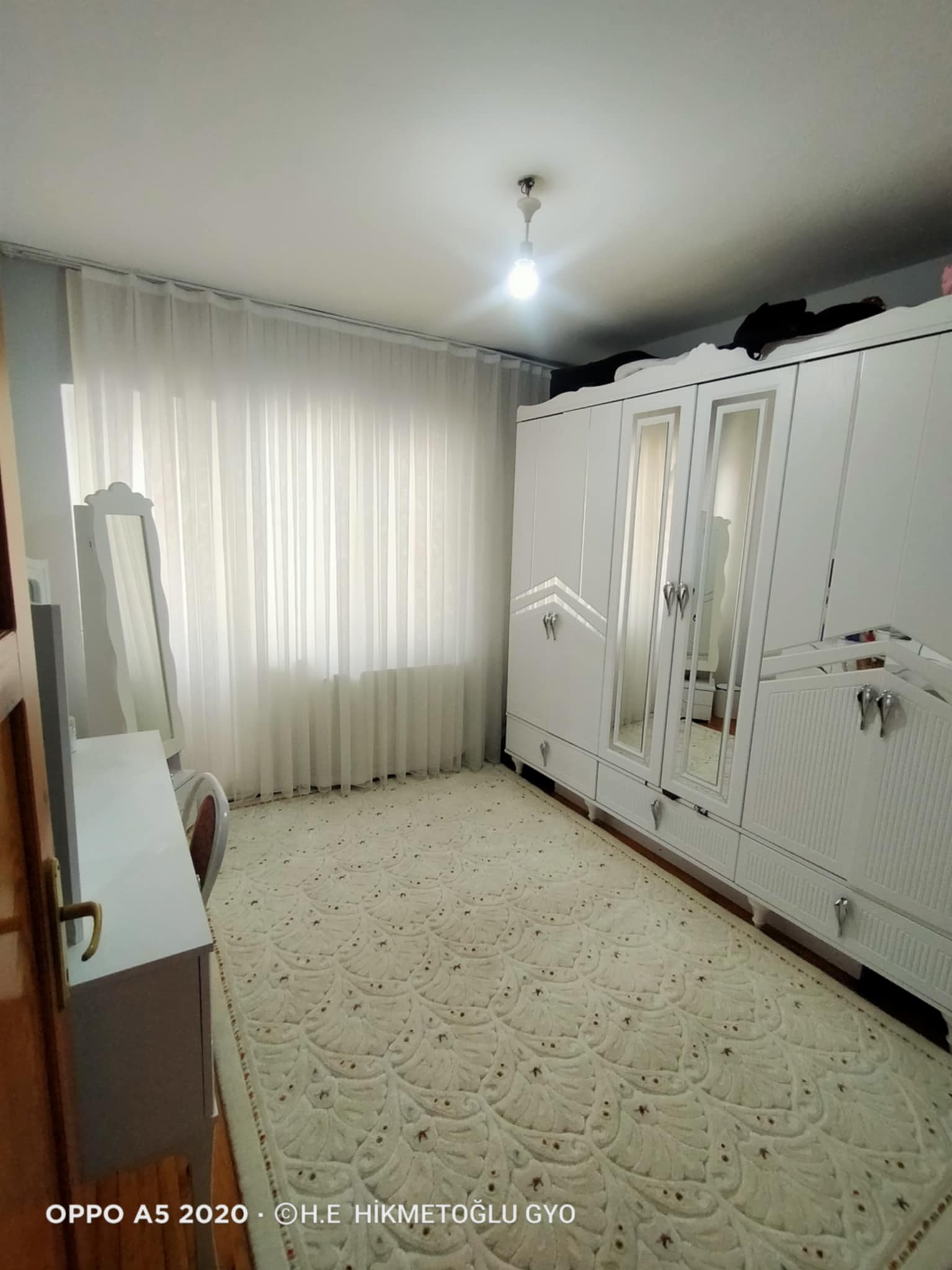 HACIKAPLANLAR MAH. BARIŞ CADDESİNDE SATILIK DAİRE 