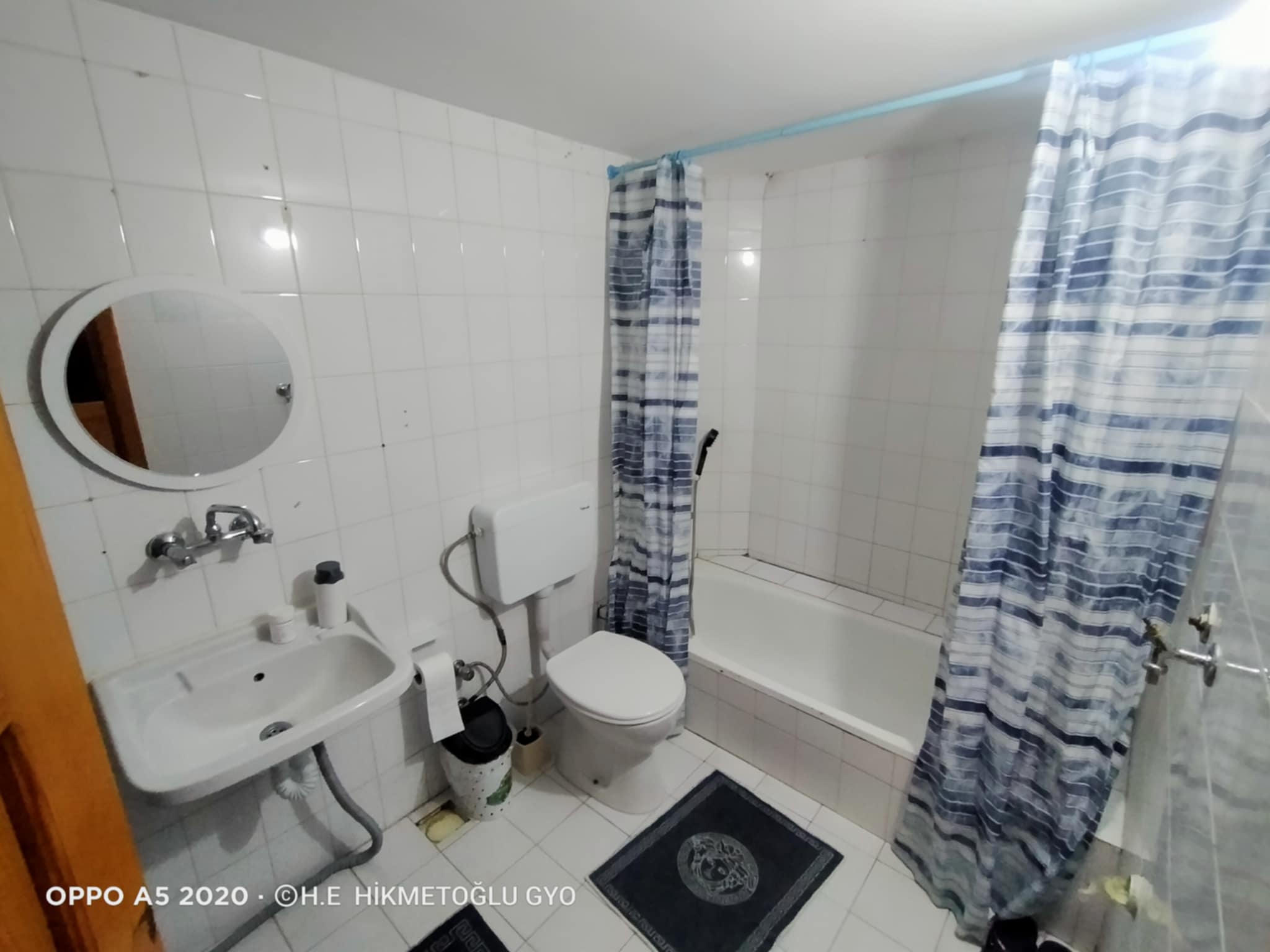 HACIKAPLANLAR MAH. BARIŞ CADDESİNDE SATILIK DAİRE 