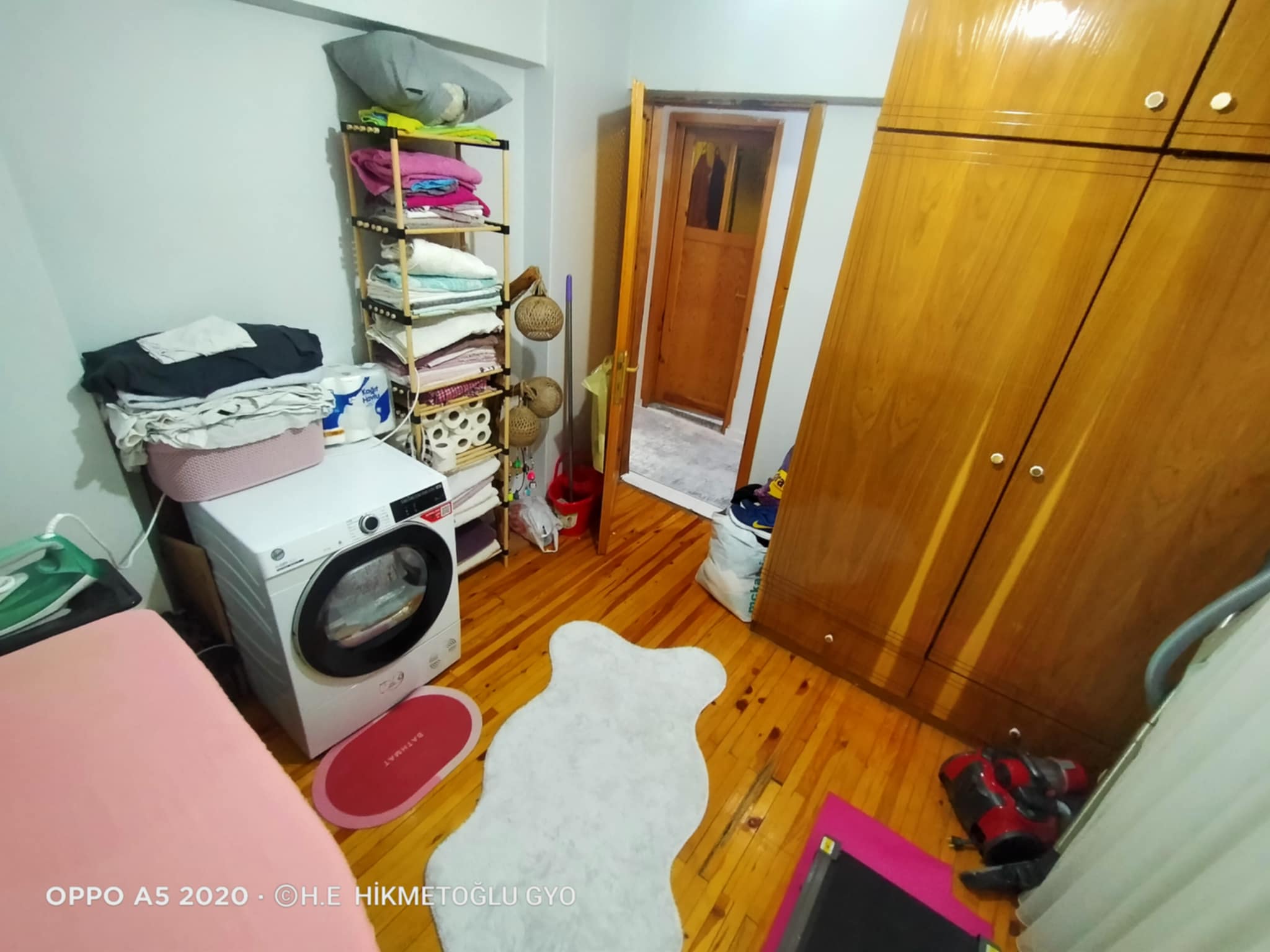 HACIKAPLANLAR MAH. BARIŞ CADDESİNDE SATILIK DAİRE 