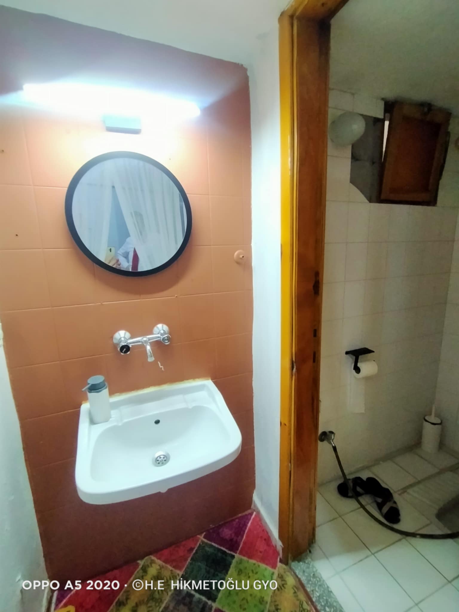 HACIKAPLANLAR MAH. BARIŞ CADDESİNDE SATILIK DAİRE 
