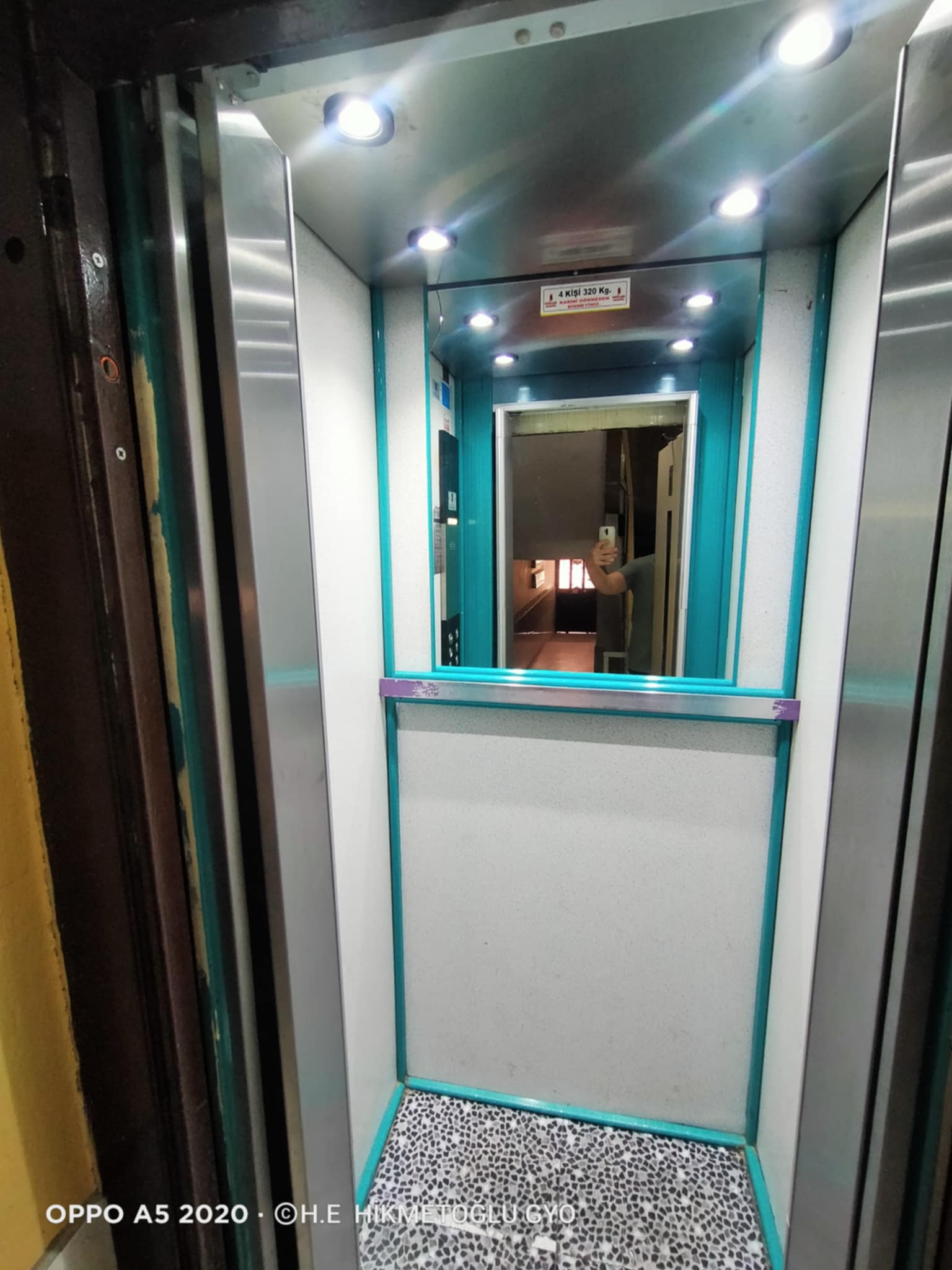 HACIKAPLANLAR MAH. BARIŞ CADDESİNDE SATILIK DAİRE 