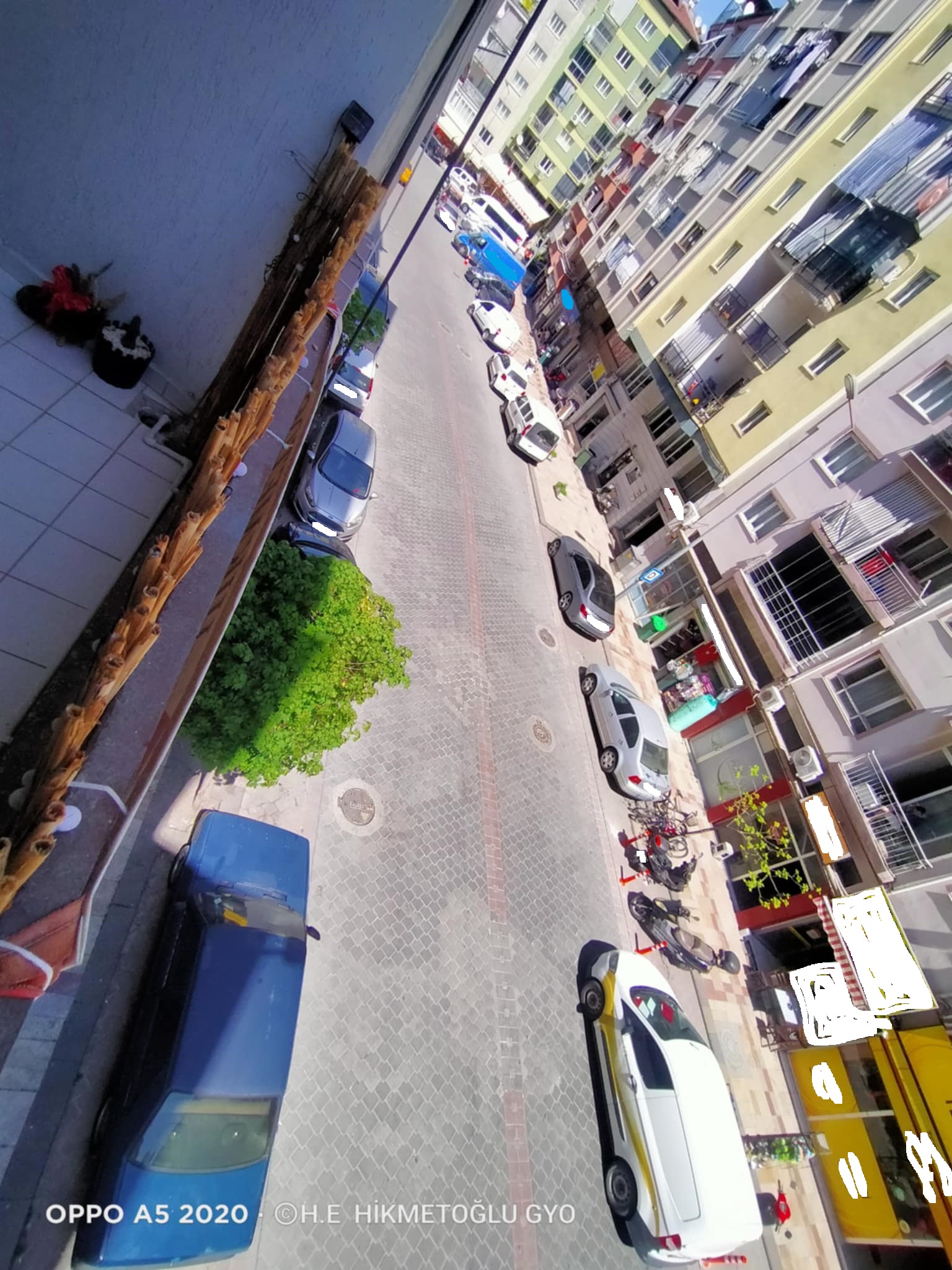 HACIKAPLANLAR MAH. BARIŞ CADDESİNDE SATILIK DAİRE 