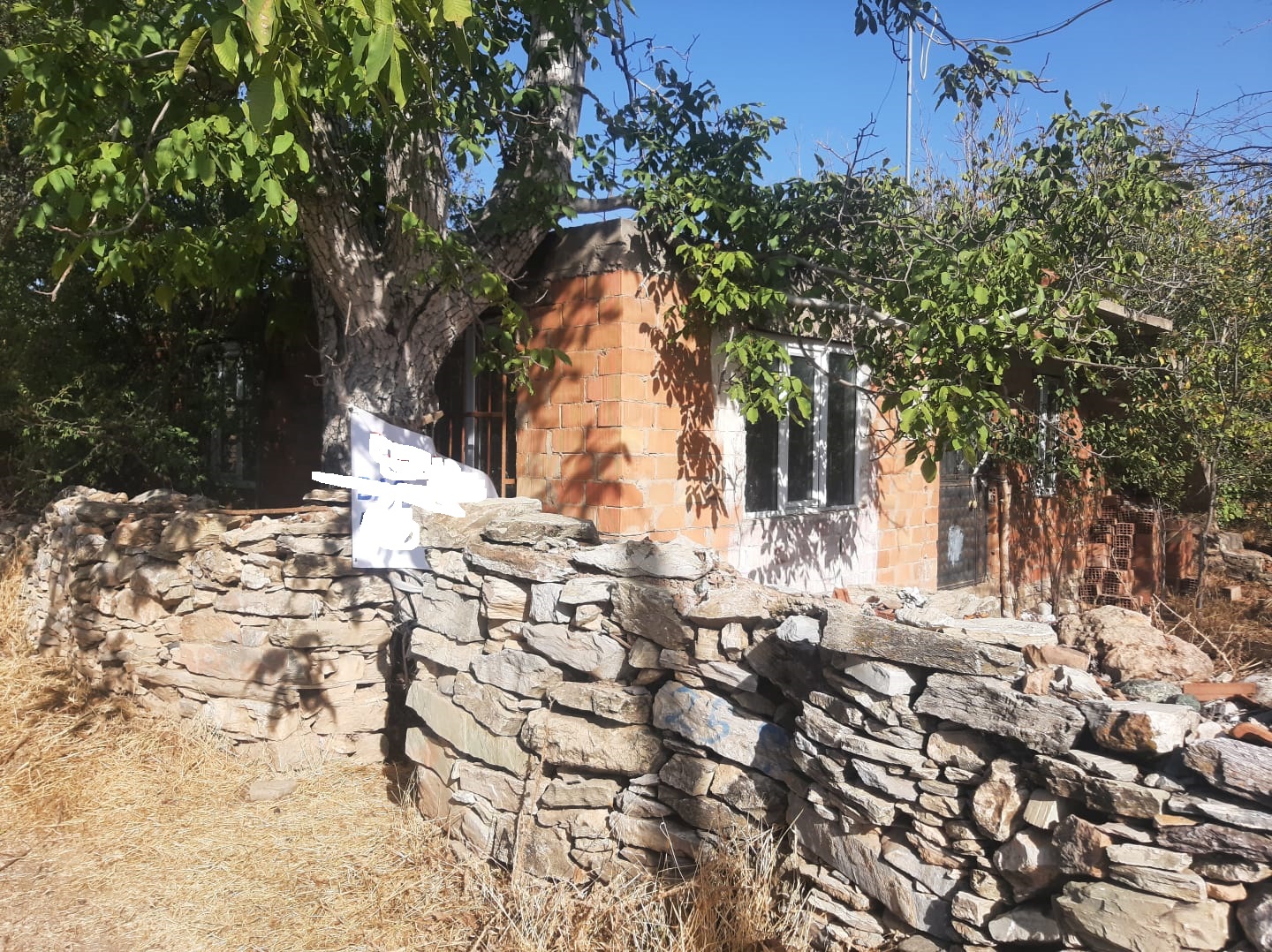 KARAHASANLI  MAHALLESİNDE SATILIK İŞYERLERİ 