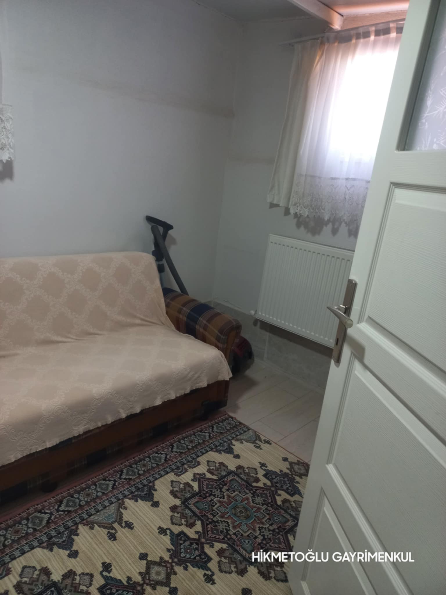 ŞEMİKLER MAH. ALBAYRAK MEYDANI HEMEN ÜSTÜN'DE KİRALIK BAHÇE KATI DAİRE 