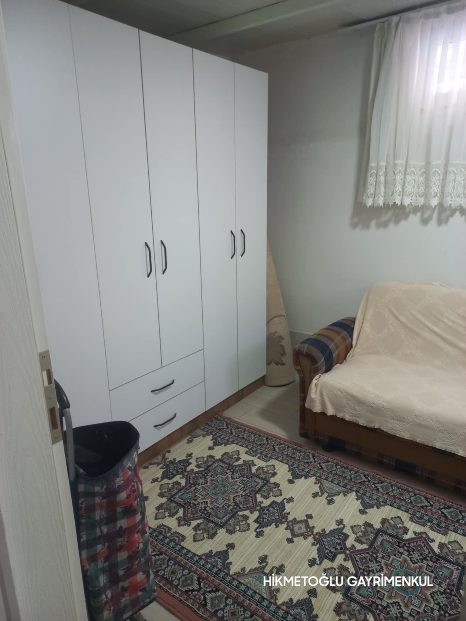 ŞEMİKLER MAH. ALBAYRAK MEYDANI HEMEN ÜSTÜN'DE KİRALIK BAHÇE KATI DAİRE 