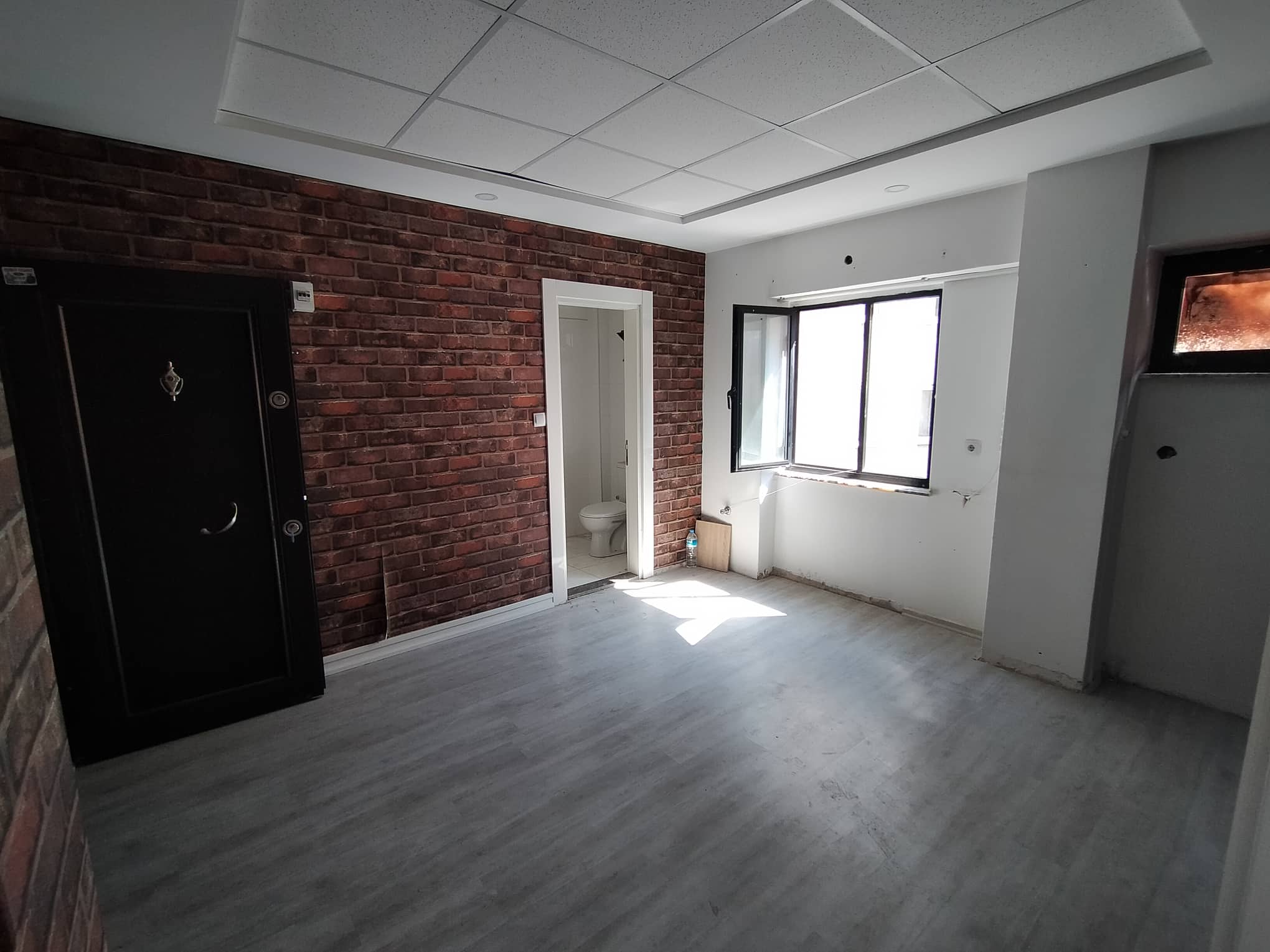 ÇINARDA SİNEMA SALON KARŞISI KİRALIK OFİS 