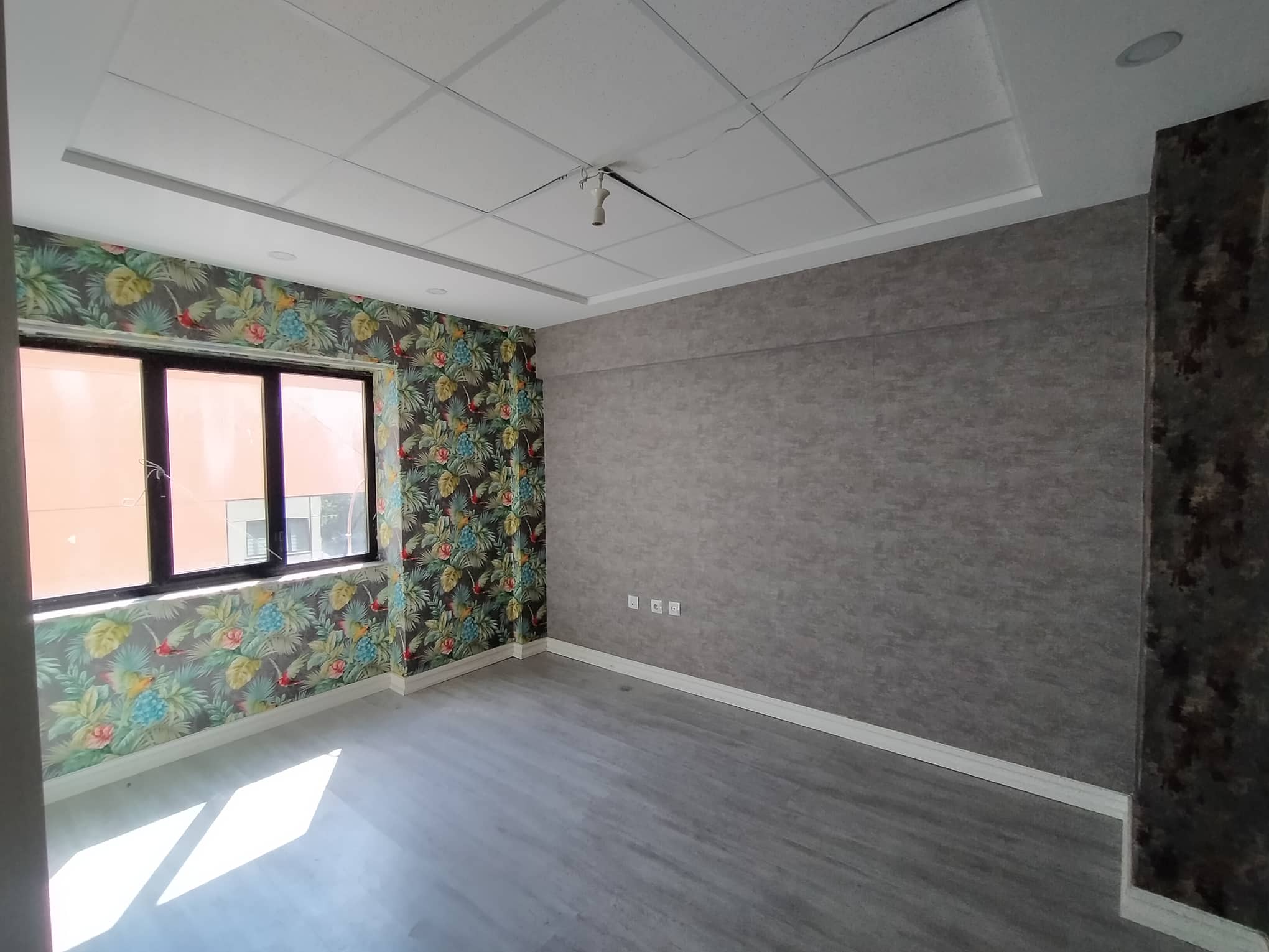 ÇINARDA SİNEMA SALON KARŞISI KİRALIK OFİS 