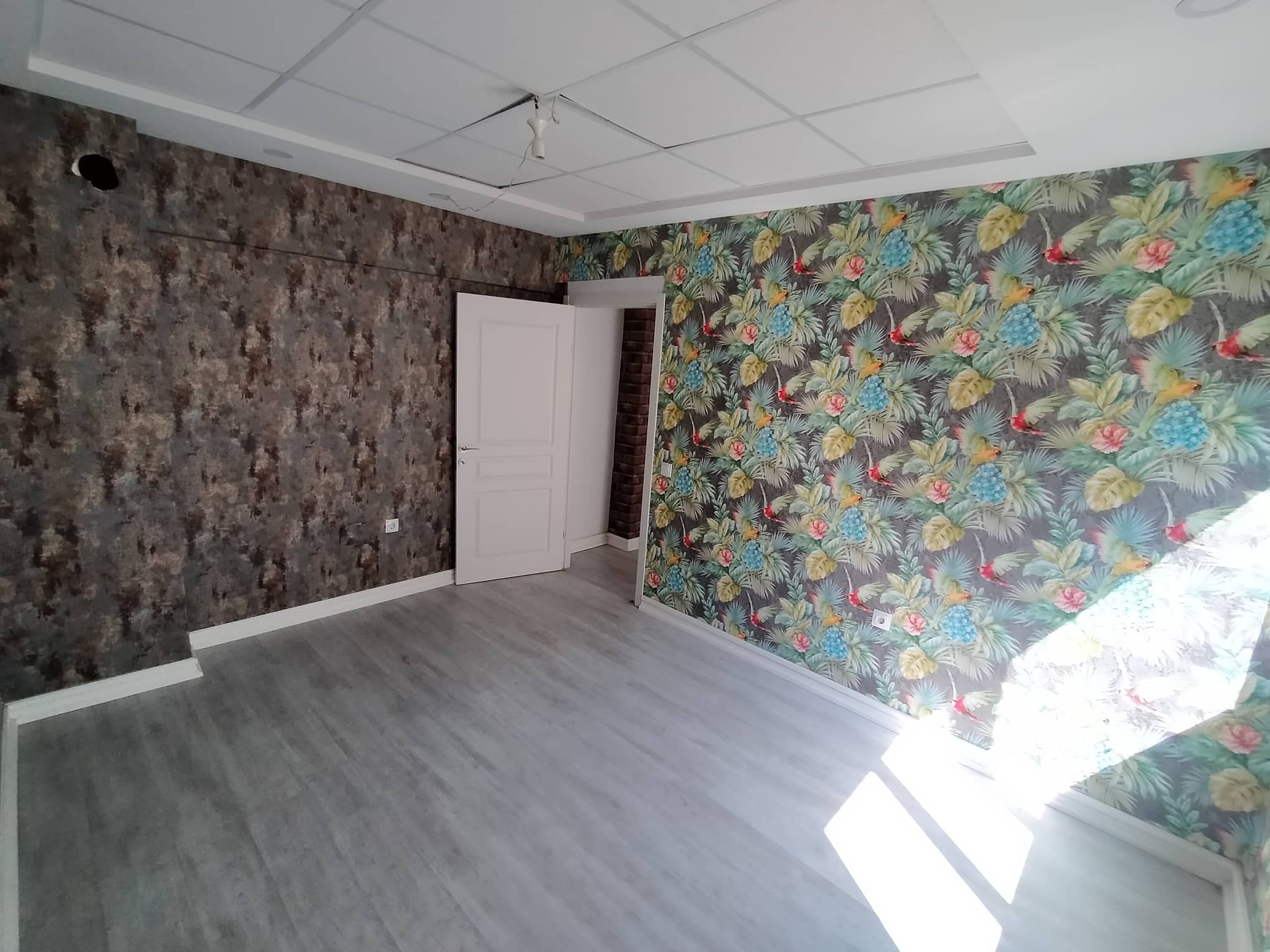 ÇINARDA SİNEMA SALON KARŞISI KİRALIK OFİS 