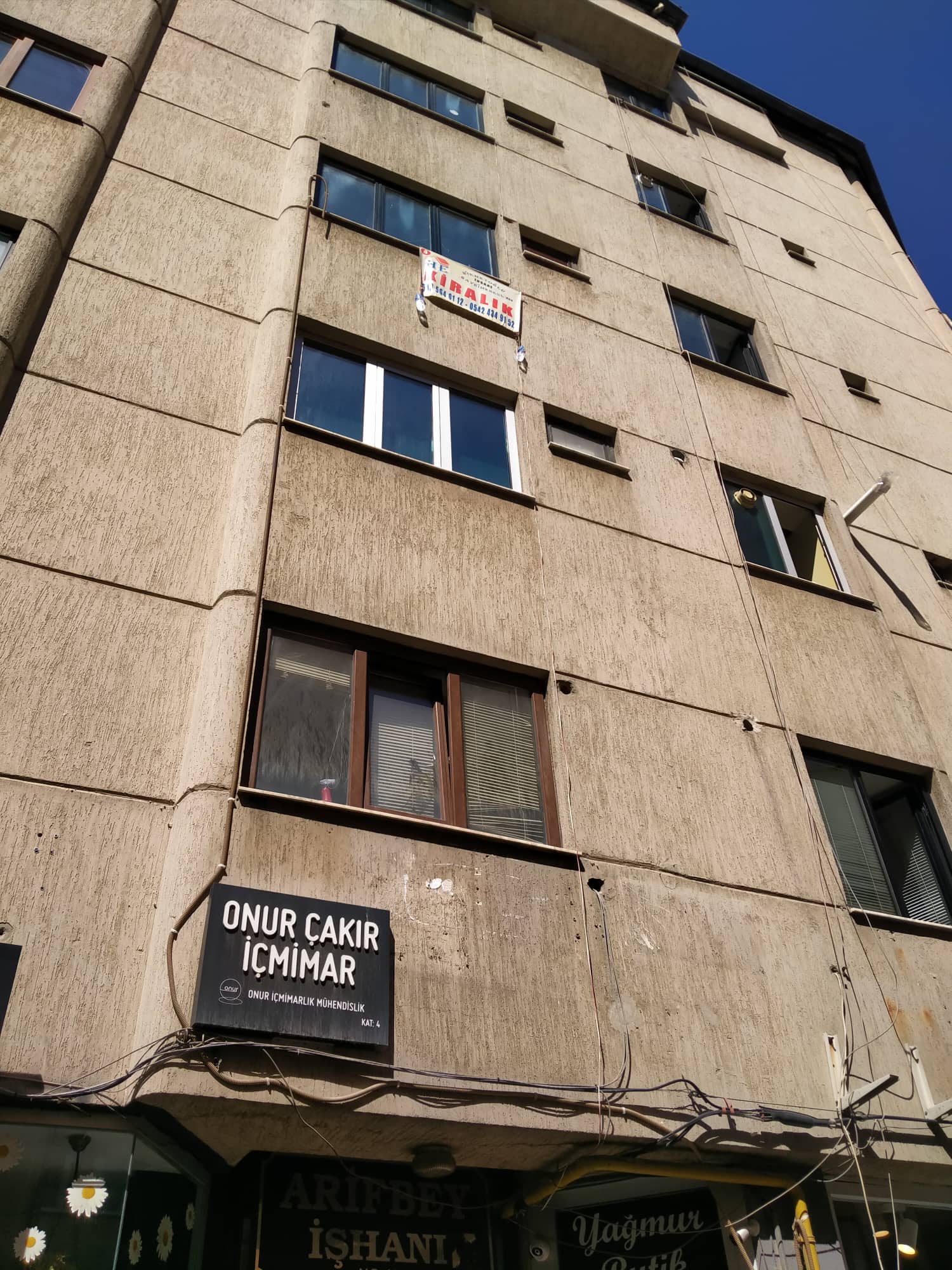 ÇINARDA SİNEMA SALON KARŞISI KİRALIK OFİS 