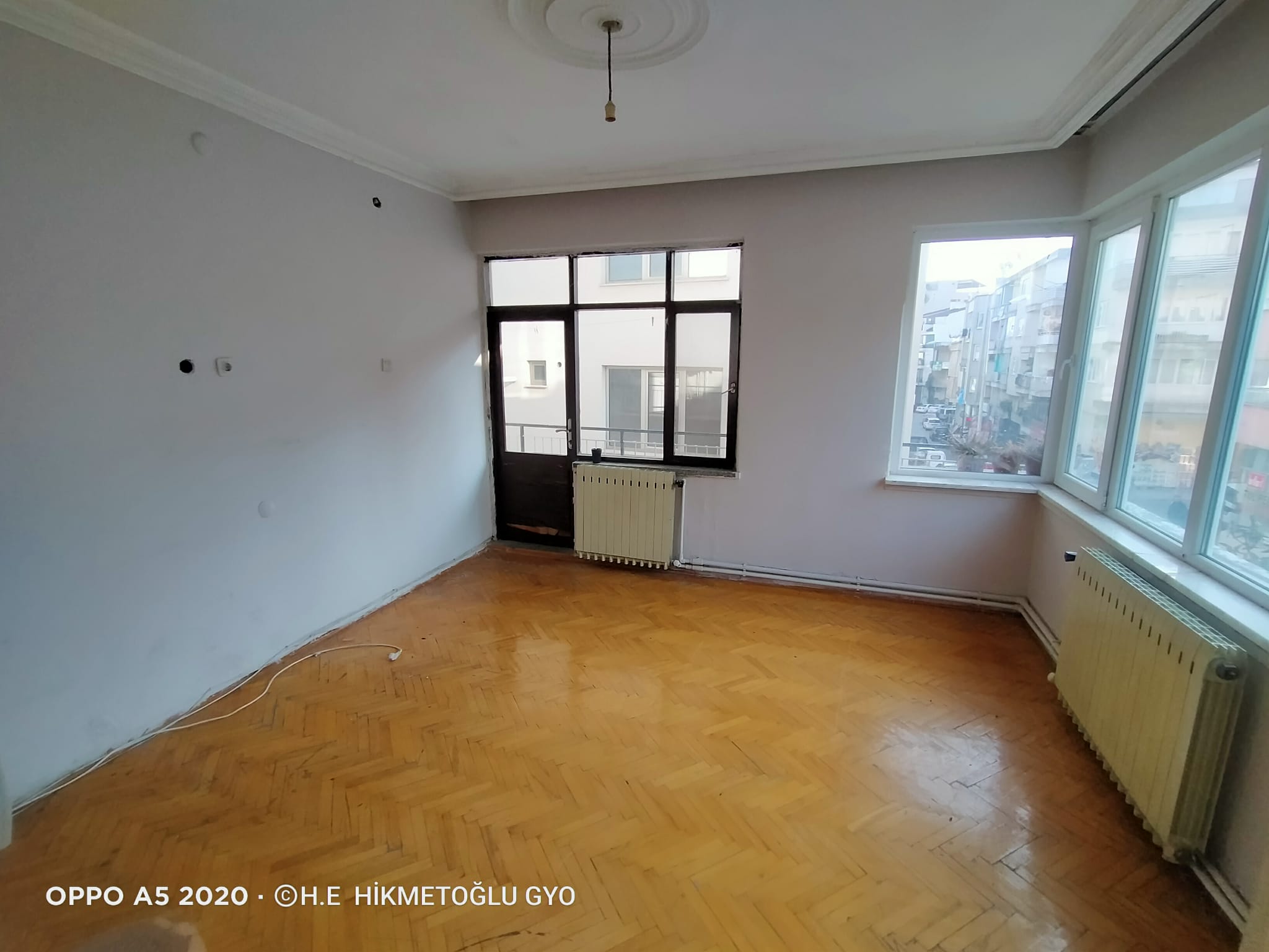 SIRAKAPILAR MAH. MERKEZ BANKASI ARKASI KİRALIK DAİRE 