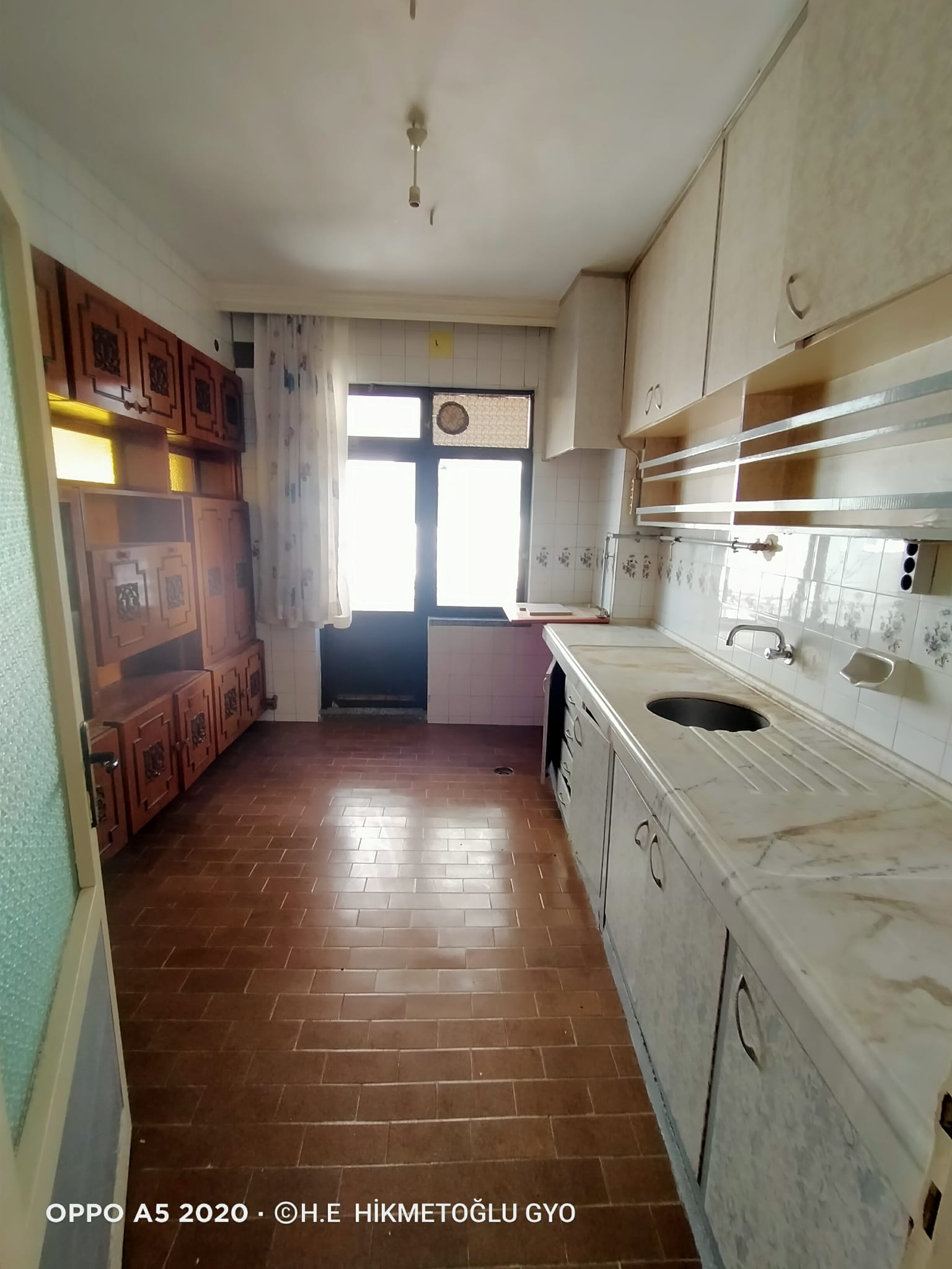 SIRAKAPILAR MAH. MERKEZ BANKASI ARKASI KİRALIK DAİRE 