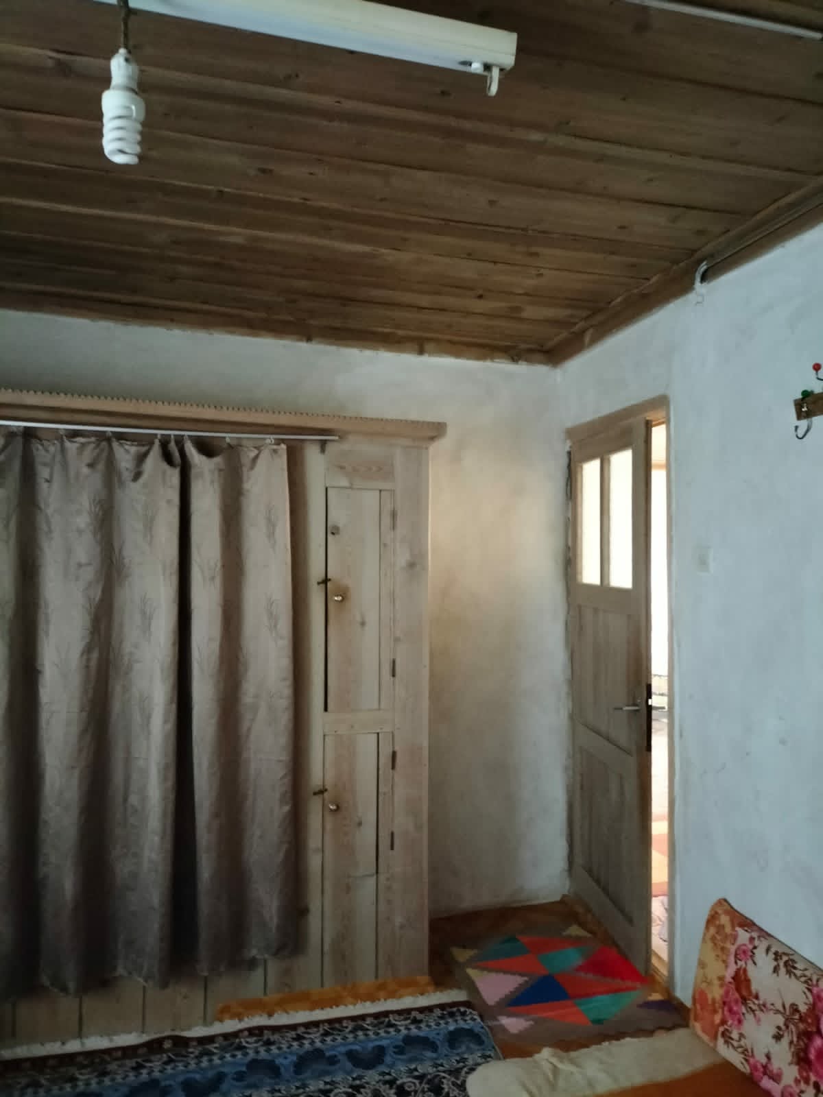 DENİZLİ GÜNEY İLÇESİ YENİKONAK MAHALLESİNDE  SATILIK  438 M2 ARSA İÇİNDE  EV 