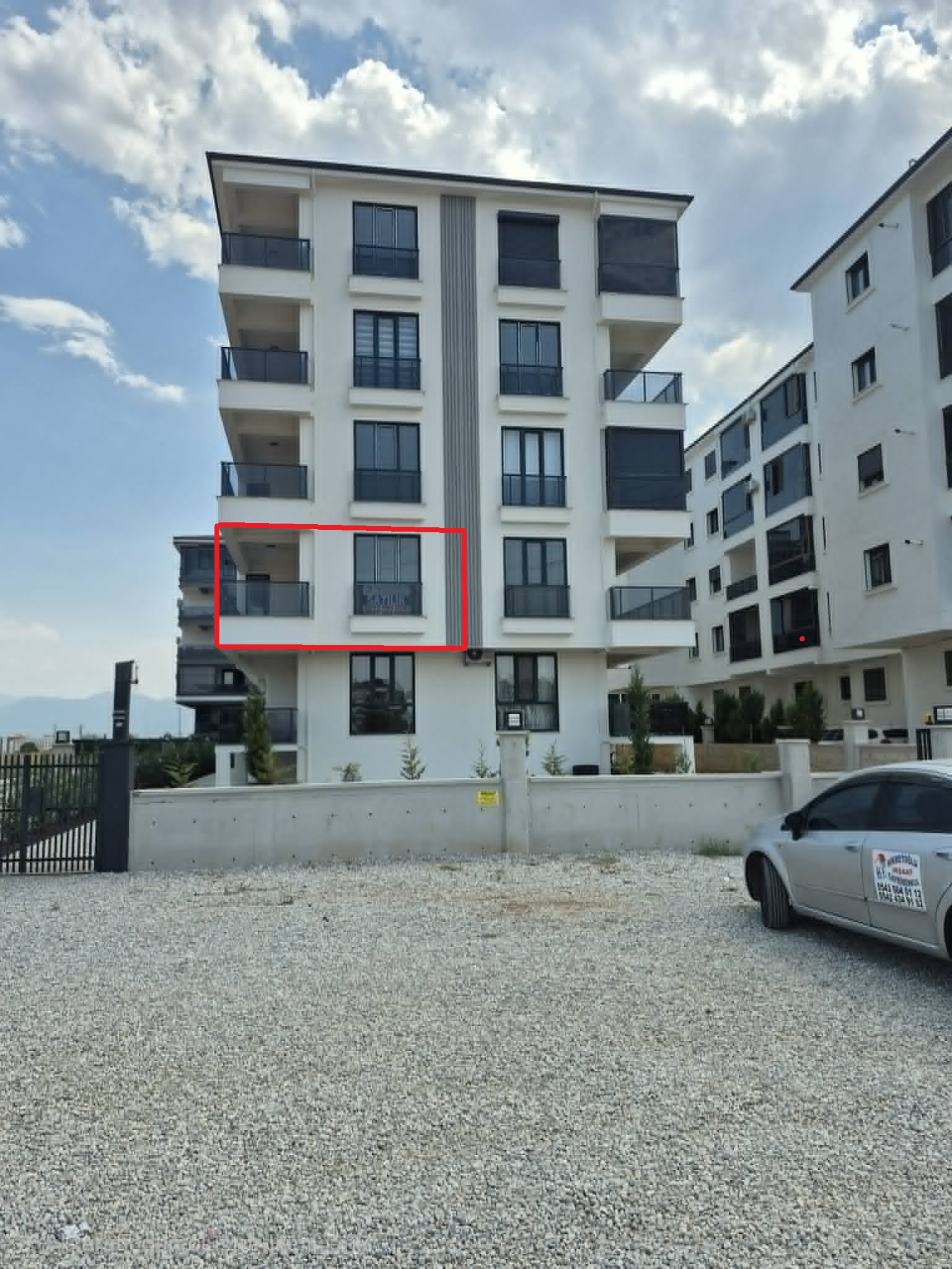 HİKMETOĞLU GAYRİMENKUL'DEN YENİŞAFAK MAH. SATILIK LÜKS DAİRELER
